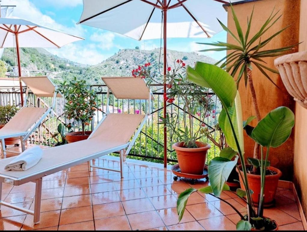 Tao Charming Apartment Таормина Стая снимка